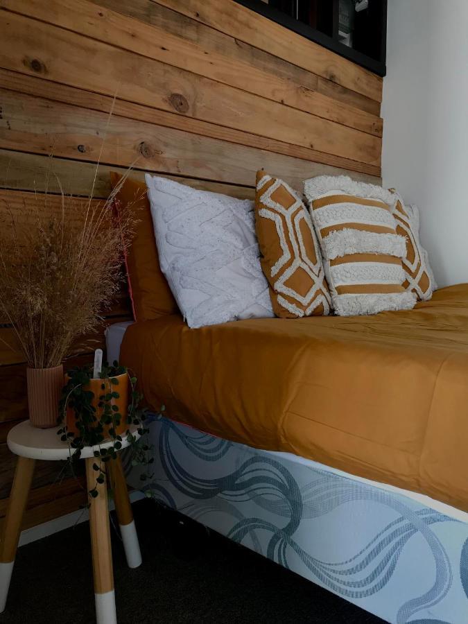 Onehunga Garden Tinyhouse With Parking Hotel Auckland Ngoại thất bức ảnh