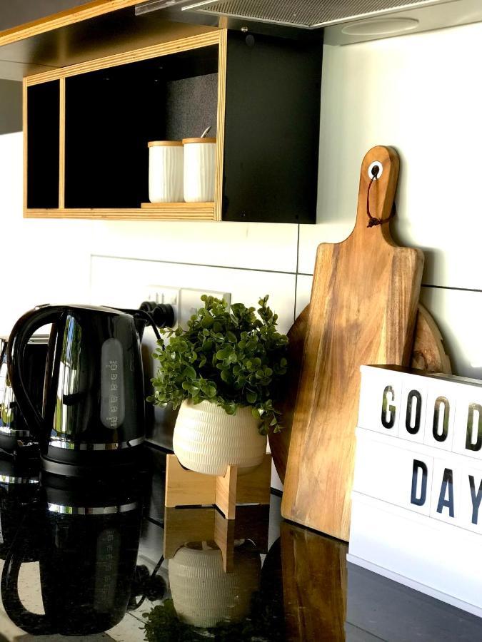 Onehunga Garden Tinyhouse With Parking Hotel Auckland Ngoại thất bức ảnh