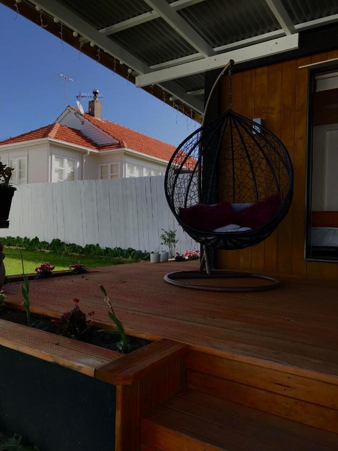 Onehunga Garden Tinyhouse With Parking Hotel Auckland Ngoại thất bức ảnh