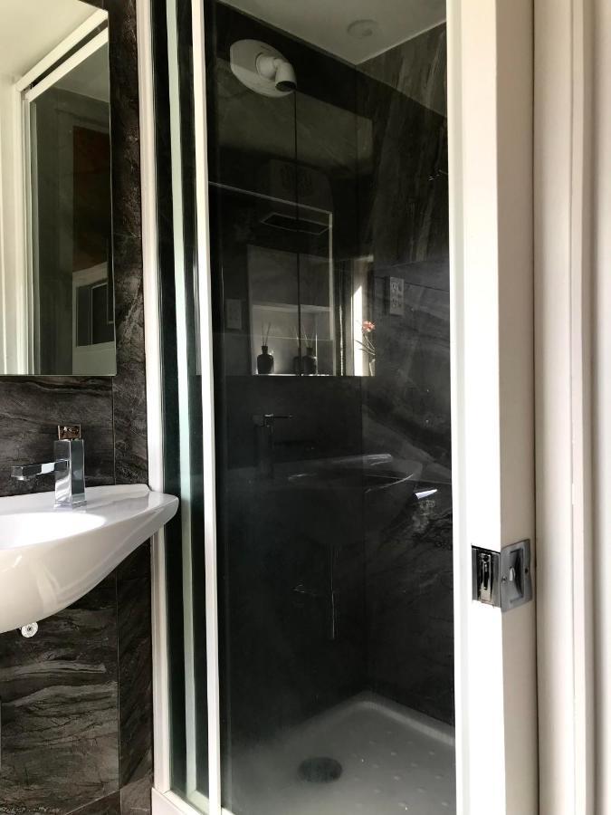 Onehunga Garden Tinyhouse With Parking Hotel Auckland Ngoại thất bức ảnh
